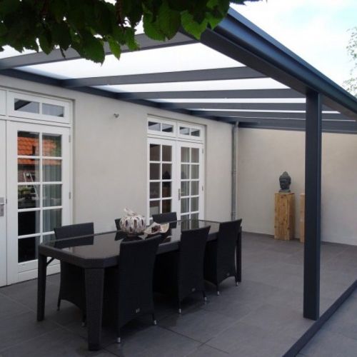 Aluminium veranda bij huis